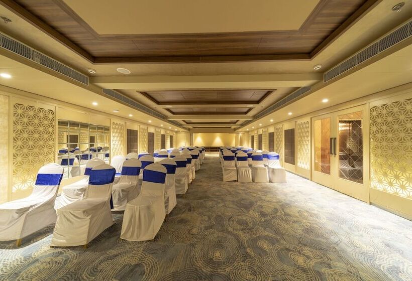 Отель Icon Boutique By Bhagini