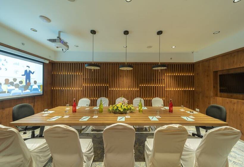 Отель Icon Boutique By Bhagini