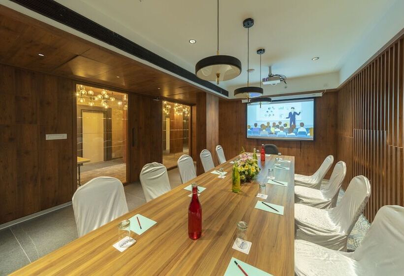 Отель Icon Boutique By Bhagini