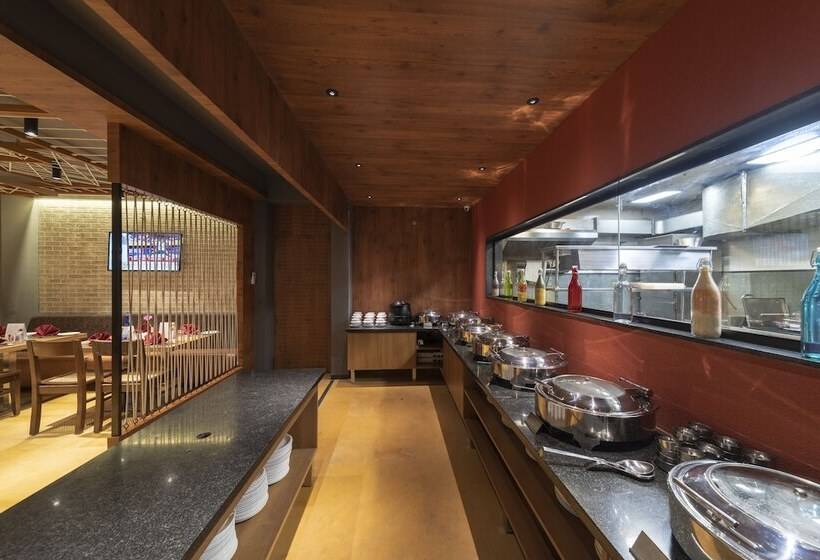 Отель Icon Boutique By Bhagini