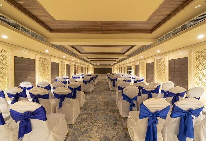 Отель Icon Boutique By Bhagini