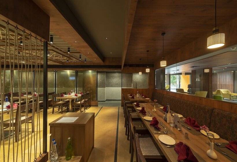 Отель Icon Boutique By Bhagini