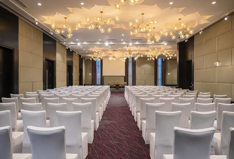 호텔 Renaissance Bengaluru Race Course