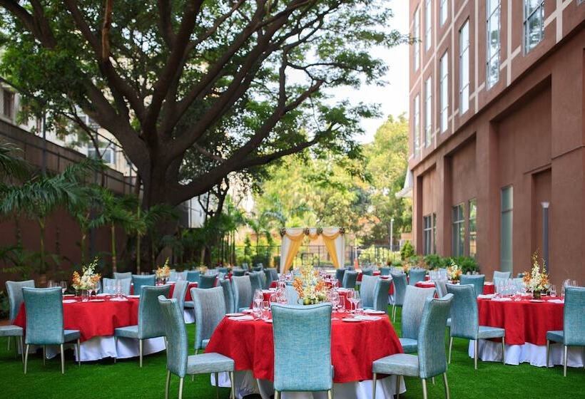 호텔 Renaissance Bengaluru Race Course