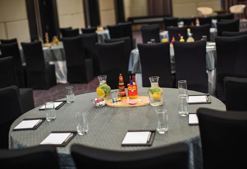 호텔 Renaissance Bengaluru Race Course