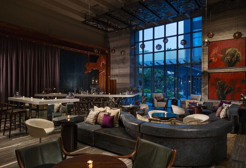 호텔 Renaissance Bengaluru Race Course