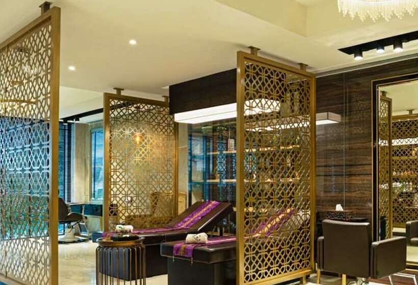 호텔 Renaissance Bengaluru Race Course