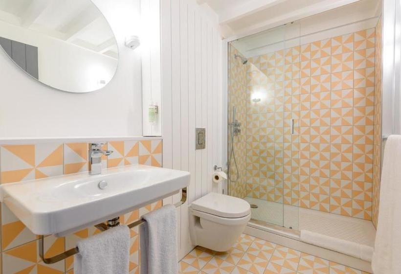 Отель Room2 Southampton Hometel