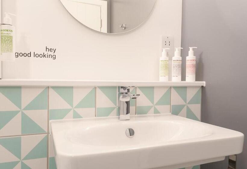 酒店 Room2 Southampton Hometel