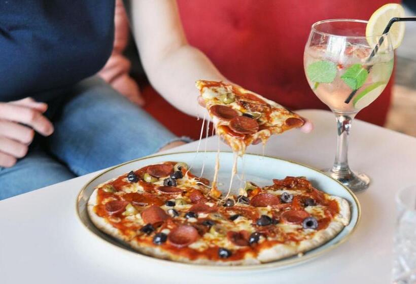 酒店 Room2 Southampton Hometel