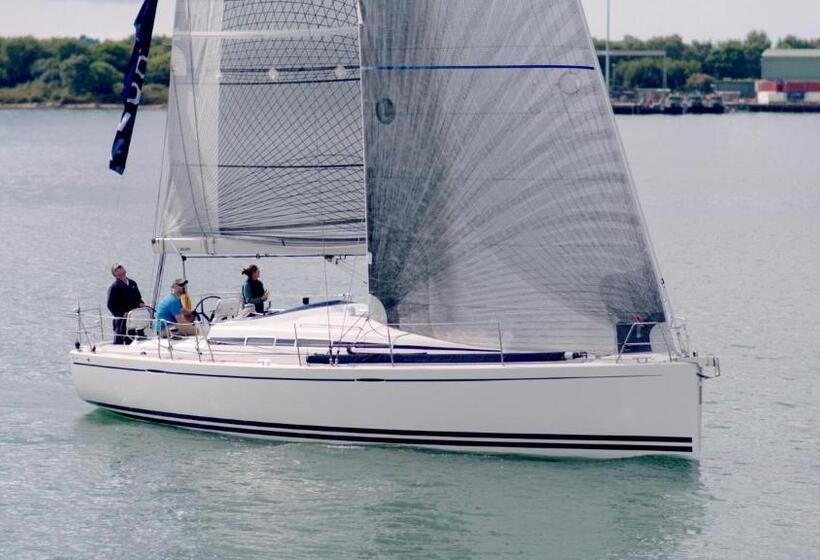 酒店 Room2 Southampton Hometel