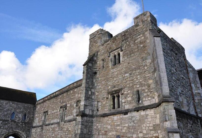 Отель Room2 Southampton Hometel