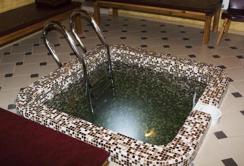 هاستل Karavella