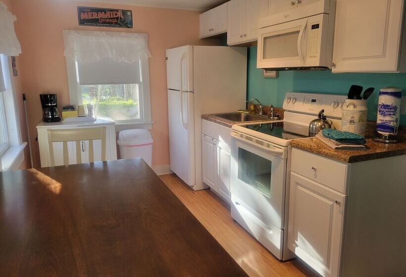 مبيت وإفطار 2 River Road Inn Cottages