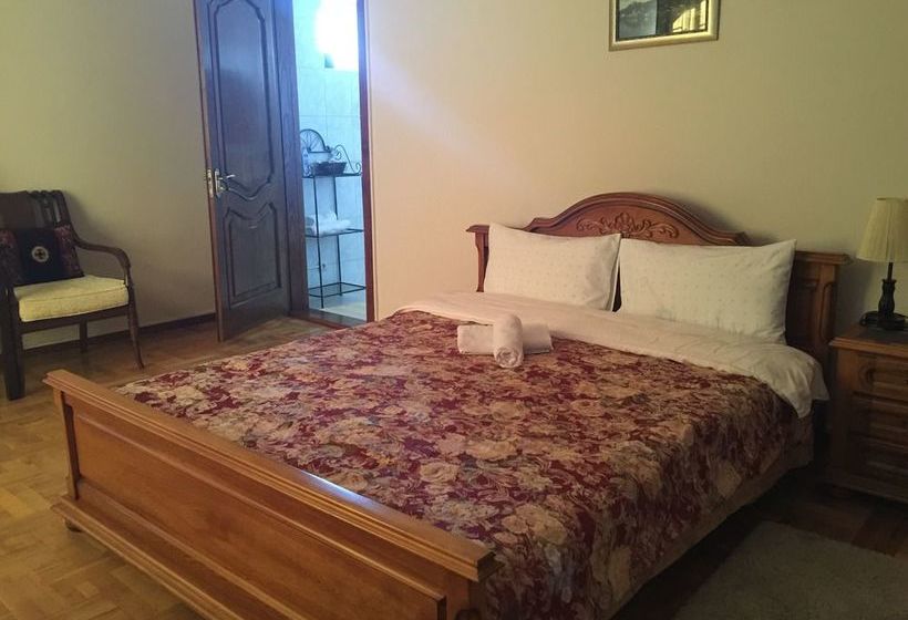 تختخواب و صبحانه Astoria Garden