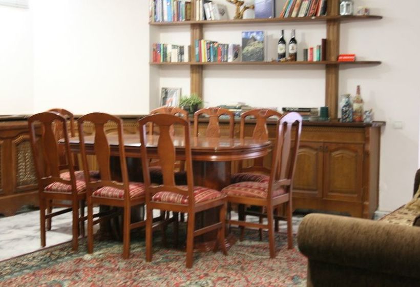 تختخواب و صبحانه Astoria Garden