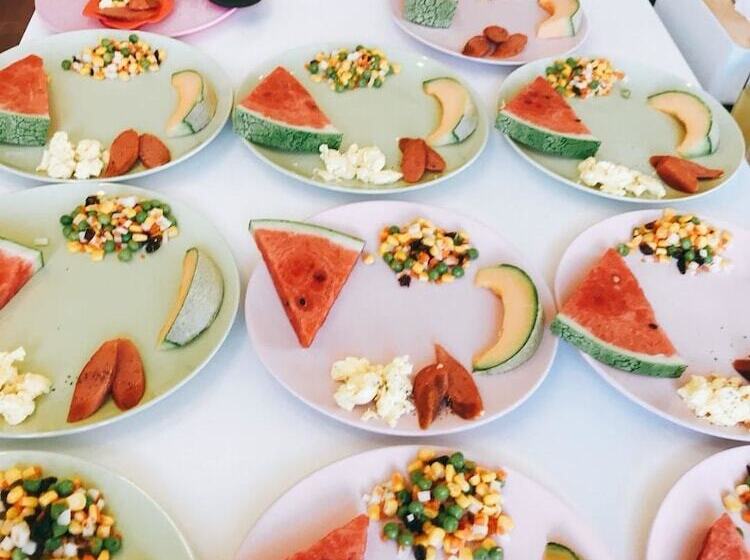 تختخواب و صبحانه Orange Castle