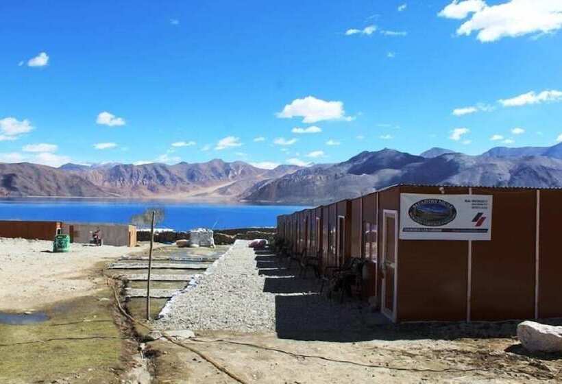 Dreamland Wooden Cottage