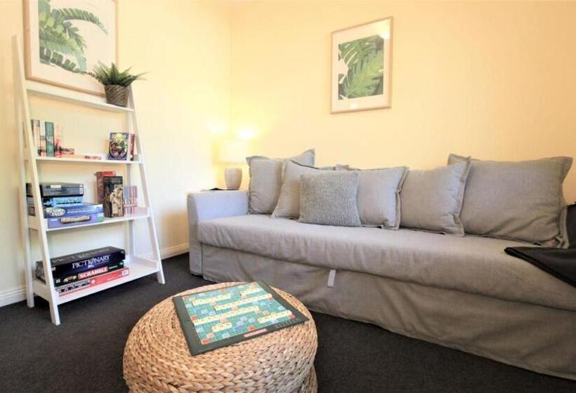 Healesville House   Fig Tree House