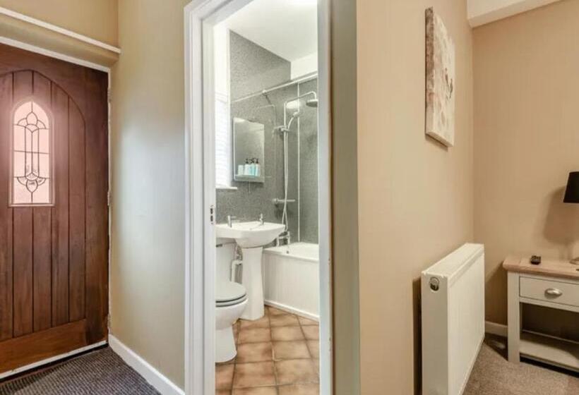 여관 Curly Tail Accommodation