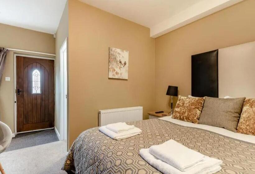 여관 Curly Tail Accommodation