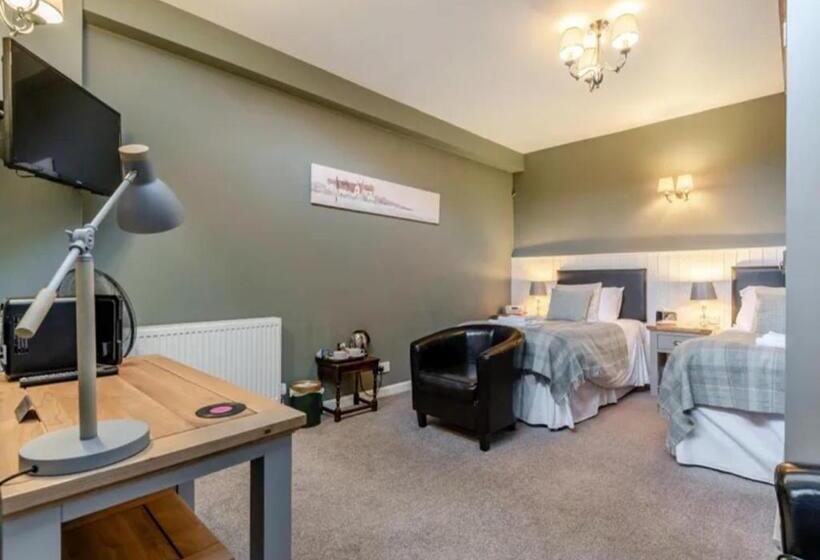 여관 Curly Tail Accommodation