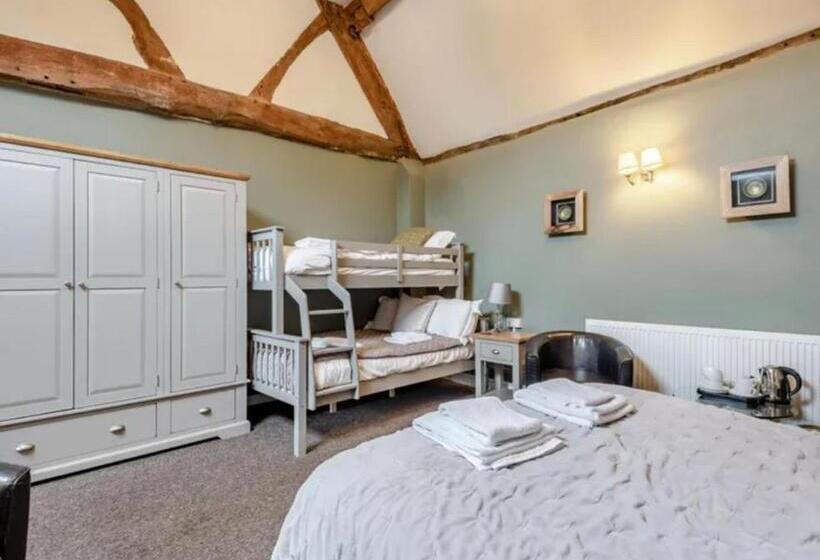 여관 Curly Tail Accommodation