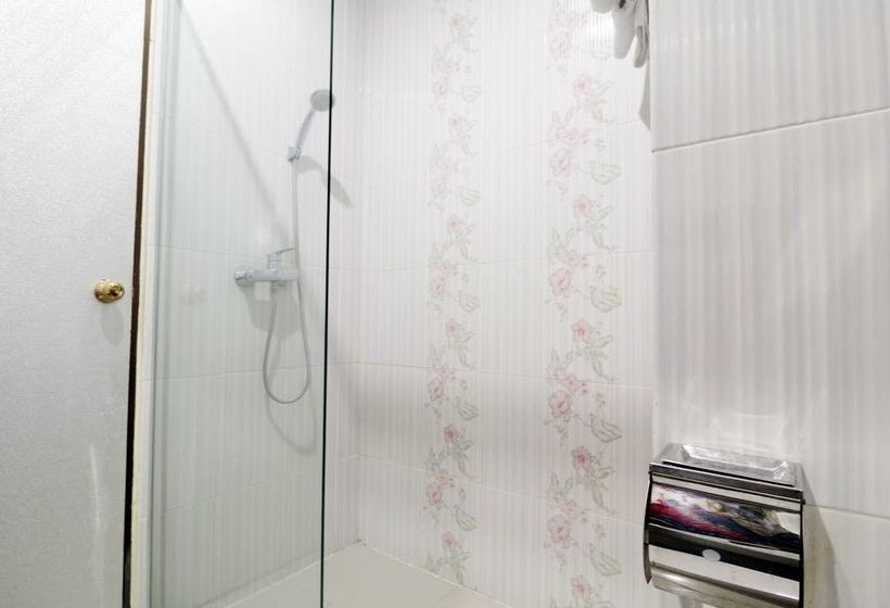 Otel Airy Alun Alun Bojonegoro Trunojoyo 2