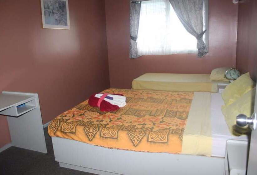 هتل Aniva's Place