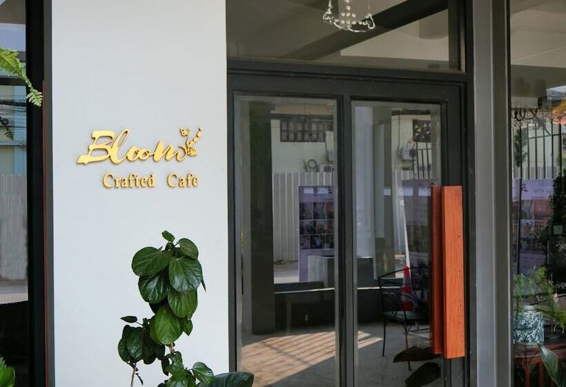 Bloom Boutique Hotel & Cafe