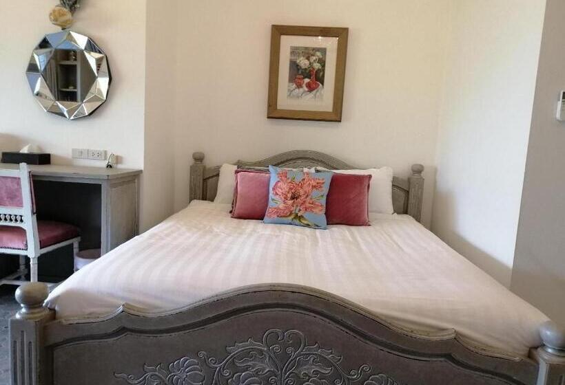 Отель Capital O991 Honey Hills Villa