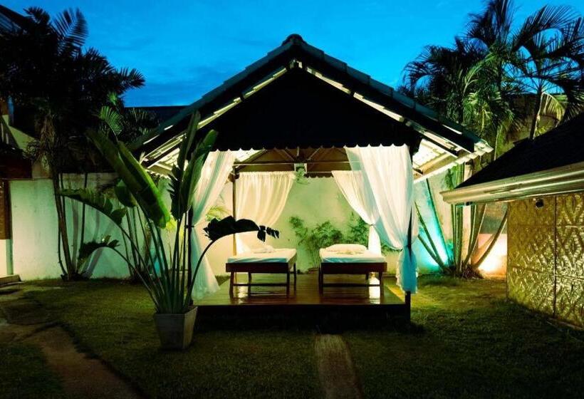 Coucou Bar Hotel And Restaurant