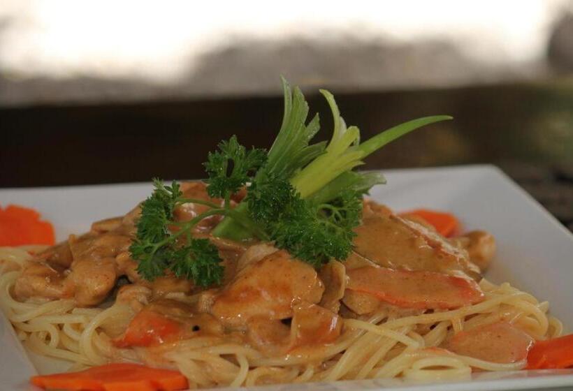 Coucou Bar Hotel And Restaurant