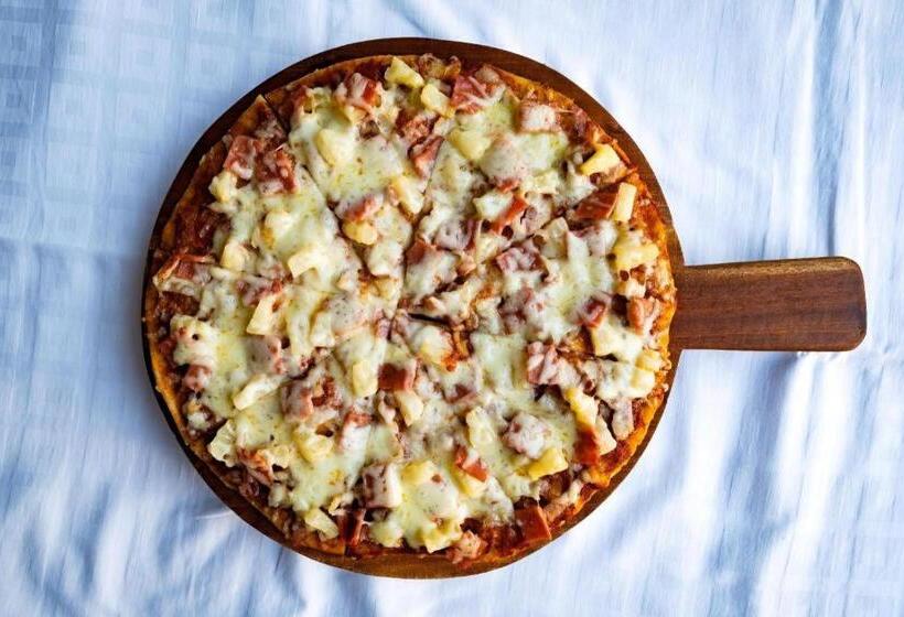 Coucou Bar Hotel And Restaurant