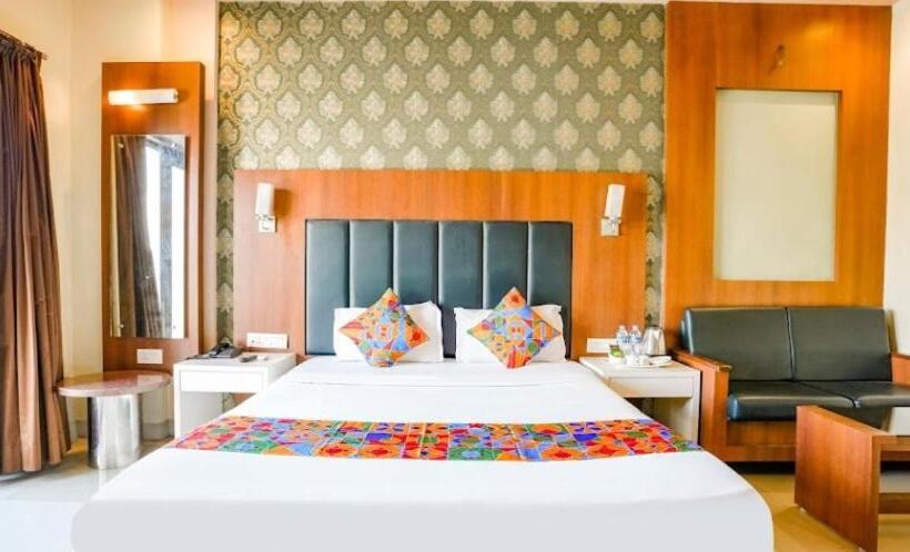 Hotelli Devanshi Inn