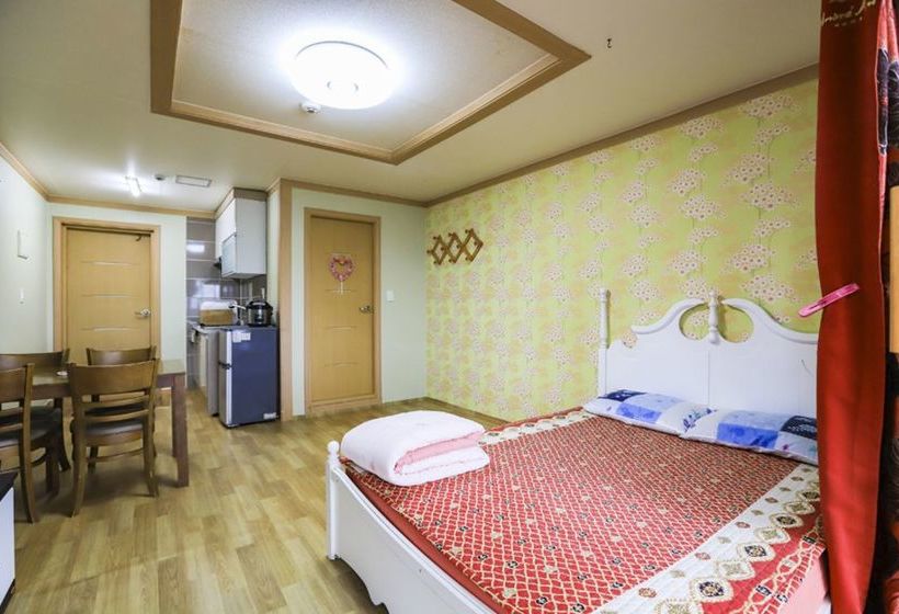 Beach Gallery Pension