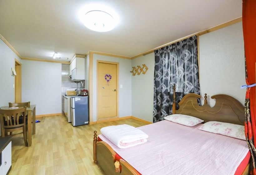 Beach Gallery Pension