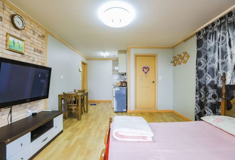 Beach Gallery Pension