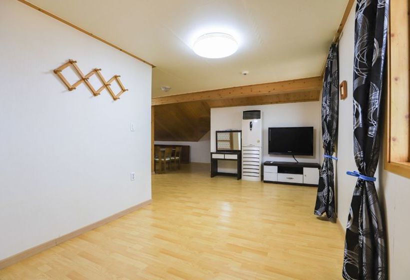 Beach Gallery Pension