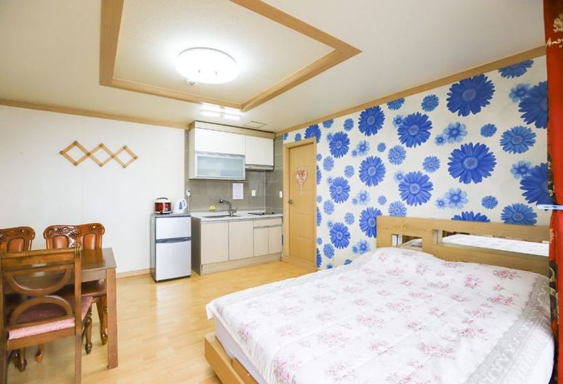 Beach Gallery Pension