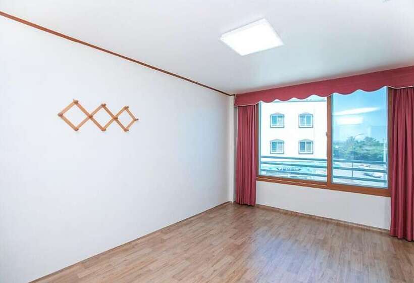 فندق Mangsang East House