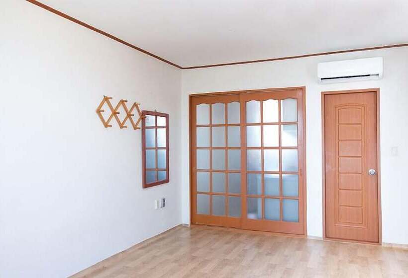 فندق Mangsang East House