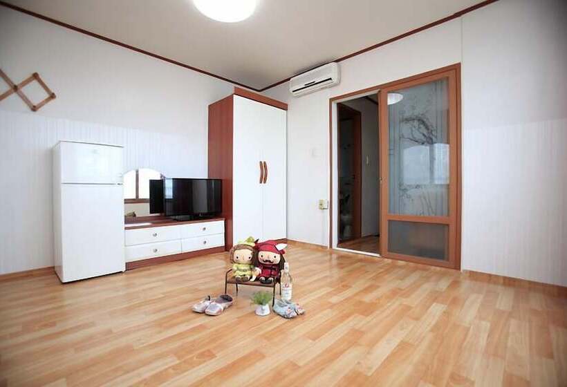 فندق Mangsang East House