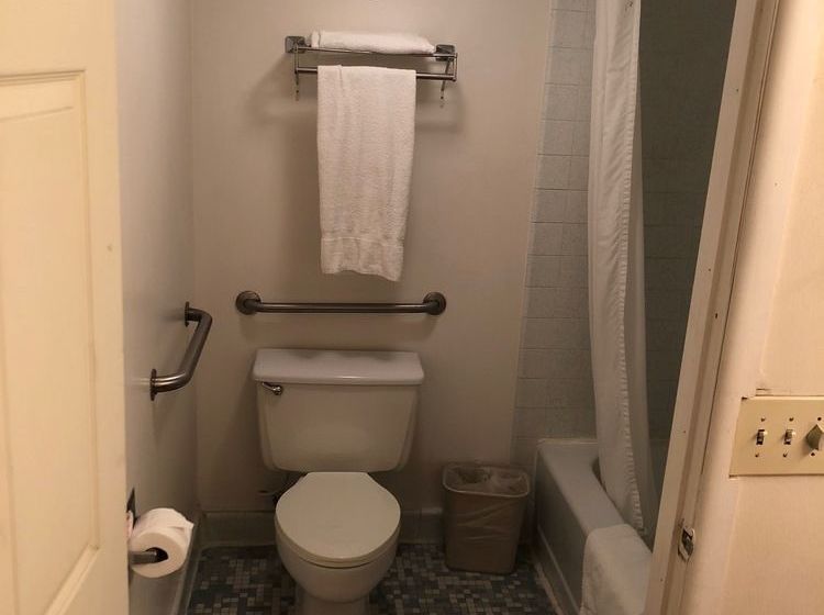 בית מלון כפרי Econo Lodge Elko Downtown Area