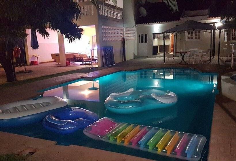 בית מלון כפרי Gardens Lodge