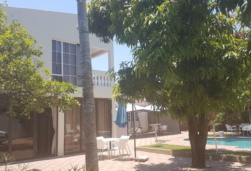 בית מלון כפרי Gardens Lodge