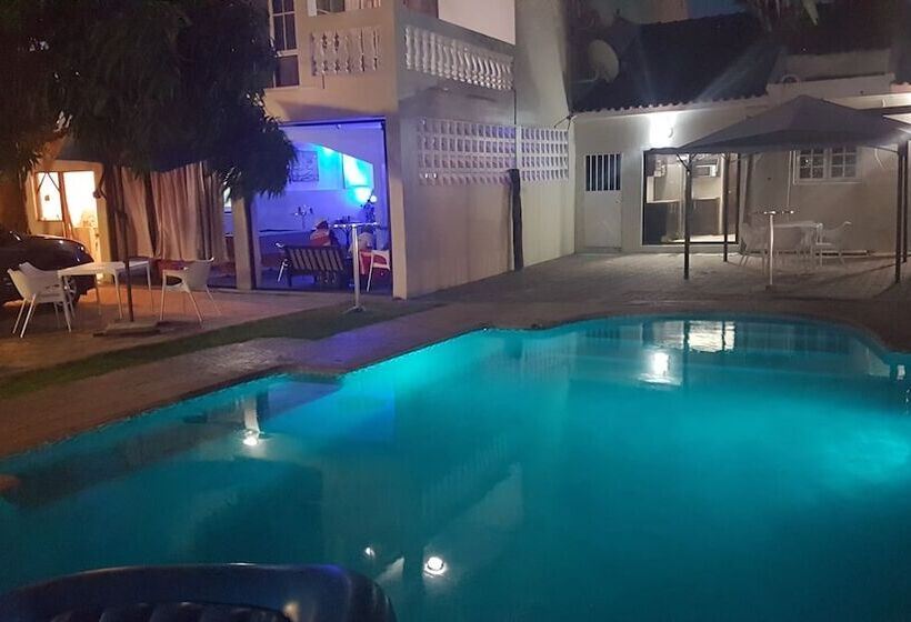 בית מלון כפרי Gardens Lodge