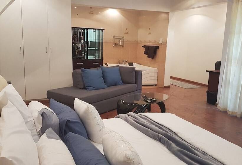 בית מלון כפרי Gardens Lodge