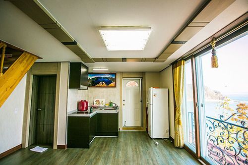 Geoje White O Pension