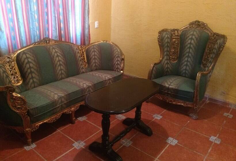 Отель La Quinta De Los Leones